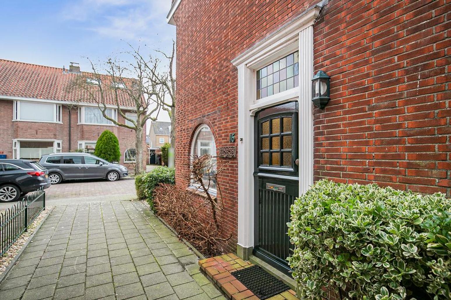 van Roonhuysestraat 16 in Leeuwarden