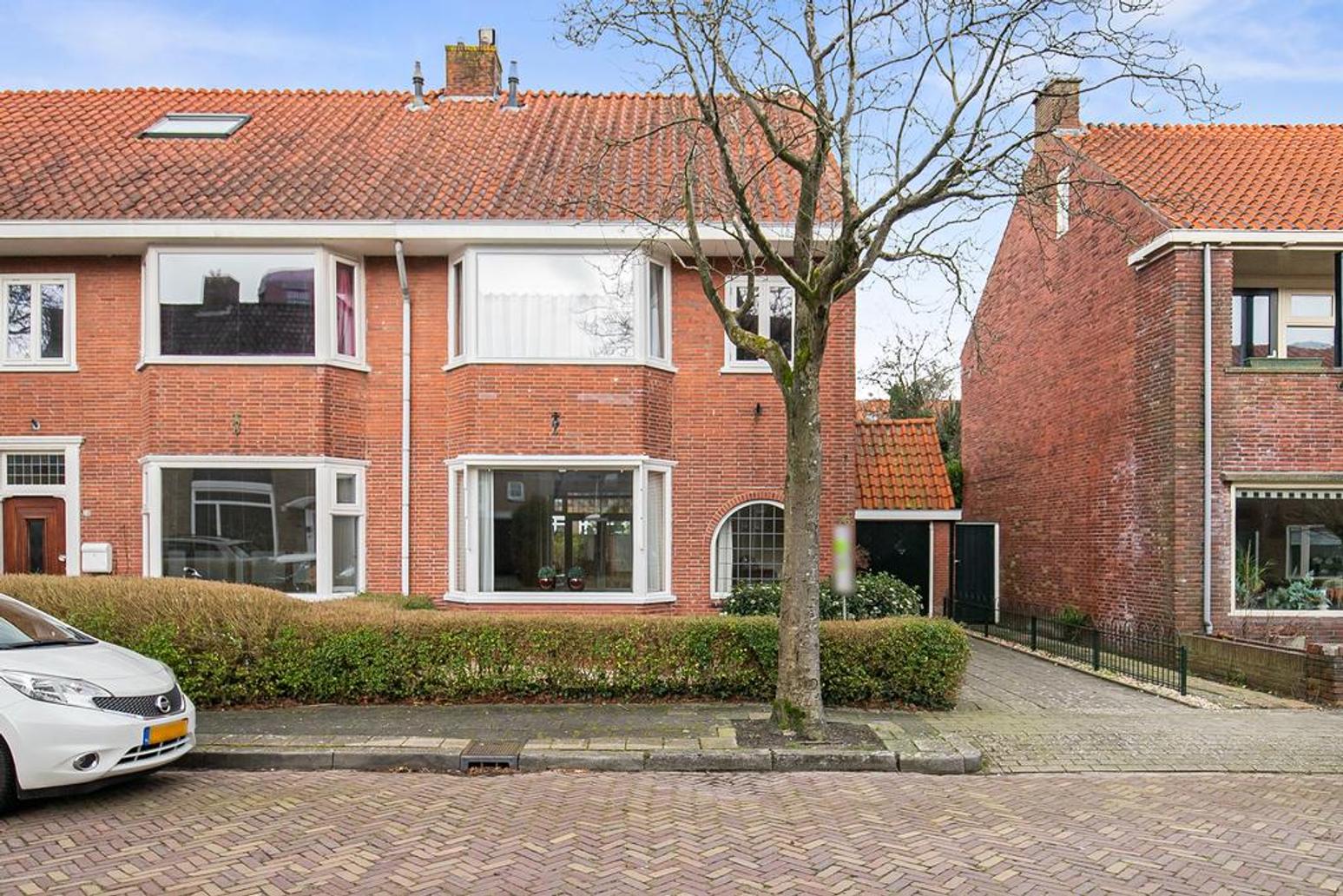 van Roonhuysestraat 16 in Leeuwarden
