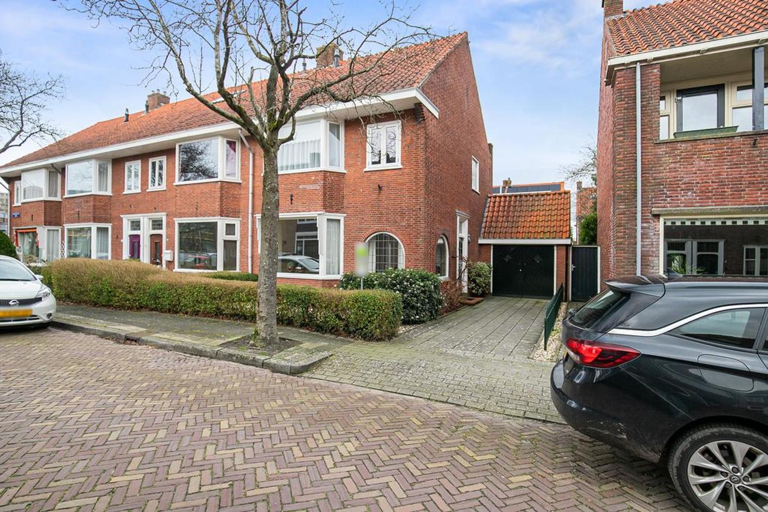 van Roonhuysestraat 16 in Leeuwarden